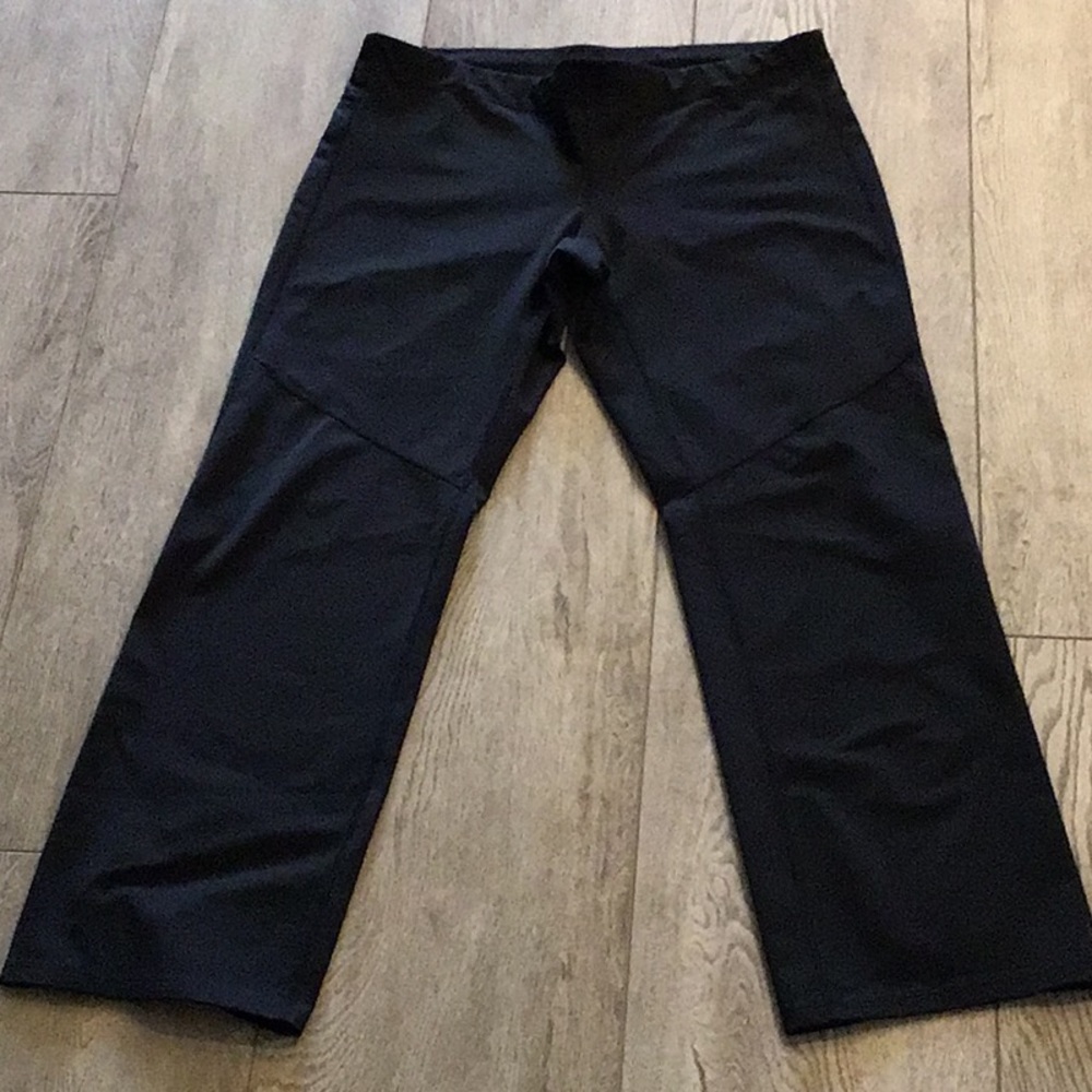 REI ladies black pull on pant. EUC SZ Petite M